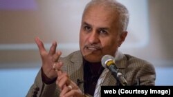 حسن عباسی در یک سخنرانی وزارت اطلاعات را متهم به ارتباط با کانال تلگرامی «آمدنیوز» کرده است. 