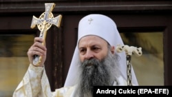 Новиот поглавар на Српската православна црква, патријархот Порфириј дава благослов по мисата во Белград, 19 февруари 2021 година
