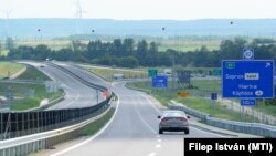 Az M85-ös autóút út Csorna-nyugat és Balf csomópont között átadott új szakasza 2021. június 9-én