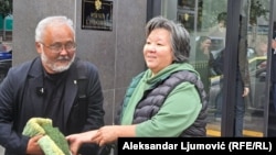 Smailova sa suprugom ispred Višeg suda u Podgorici nakon saslušanja, 15. april 2025.