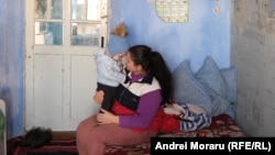 Nadejda Cojocari a fugit de soțul violent și a început o viață nouă într-un sat din raionul Anenii Noi, unde un grup de mame voluntare i-au cumpărat o casă din bani adunați din donații pe internet.