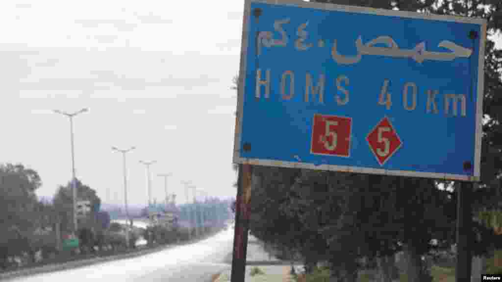 Homsz az ország harmadik legnagyobb városa.&nbsp;Abu Mohammad al-Golani, a Hajat Tahrír as-Sám felkelőcsoport vezetője december 8-án bejelentette Homsz teljes felszabadítását, és azt írta az X-en, hogy több mint háromezer-ötszáz rabot szabadítottak ki a börtönből