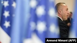 Premijer Kosova Ramuš Haradinaj za američkih zastava, ilustrativna fotografija