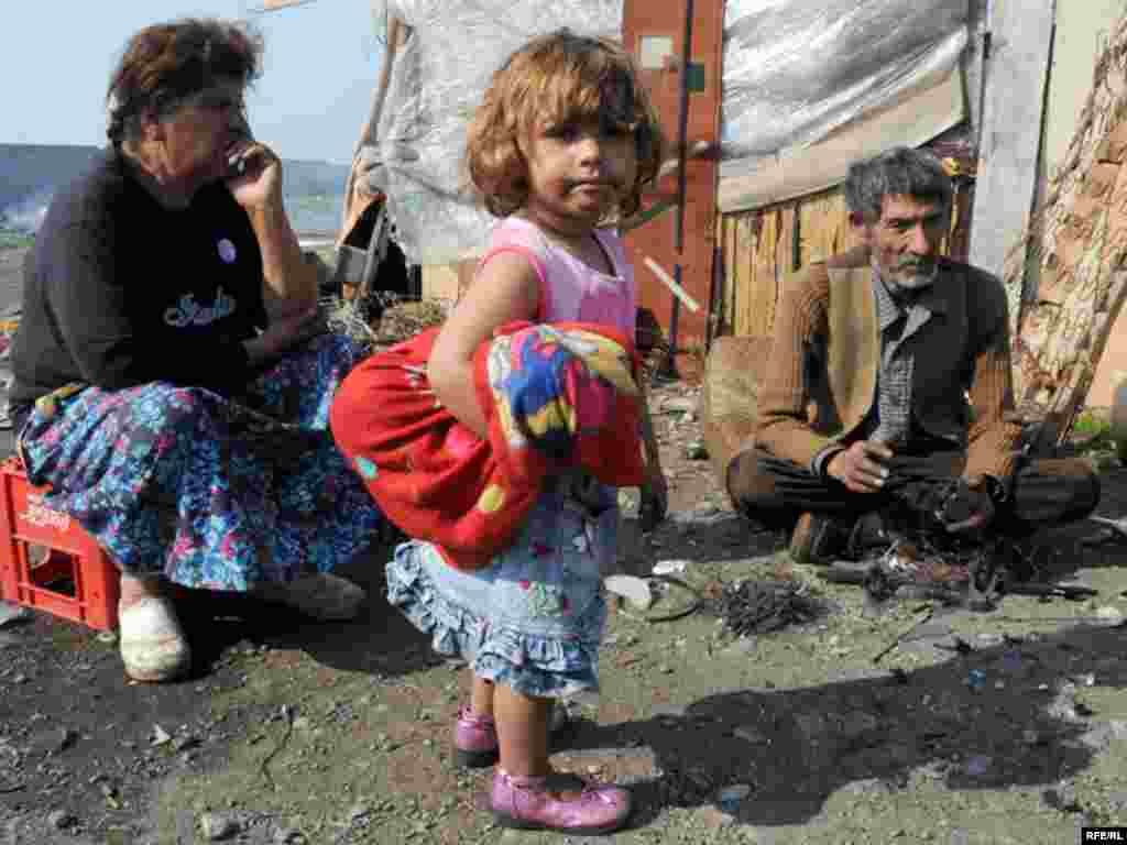 Crna Gora - Romi - Romsko naselje u blizini Podgorice. Foto:Savo Prelević, RFE/RL