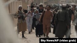 Prilaz aerodromu osiguravaju talibani, Kabul 19. augusta 2021.