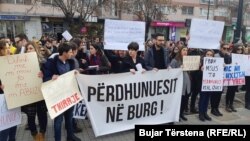 Protestë në Prishtinë më 2019 pas raportimeve të një rasti të dhunës seksuale.