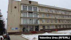 „Îi manipulare, ca ei să fie la putere, pentru că ei au cuțitul și pâinea în mână, toate sursele de informație îs în mâinile lor.”