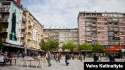 Korisnici koji su se zatekli van zemlje, i koji nisu bili u mogućnosti da predaju zahtev za prelazak u MTS, ostali su trajno bez svojih brojeva