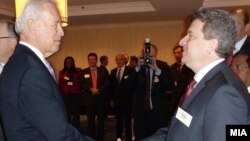 Претседателот Ѓорге Иванов и американскиот потпретседател Џо Бајден на Молитвениот појадок во Вашингтон.