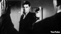 Alain Delon în filmul „L'Insoumis”, regizat de Alain Cavalier.