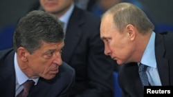 Dmitry Kozak (left) is a longtime confidant of Russian President Vladimir Putin (right) and one of the few Kremlin insiders known to have spoken out against the Ukraine invasion. (file photo)