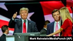 Paul Manafort sa Donaldom i Ivankom Trump 2016. godine