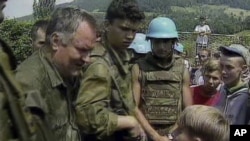 Ratko Mladić u Srebrenici 12. jula 1995.