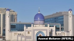 Мечеть Атырауской области носит название «Имангали». Атырау, 25 февраля 2009 года.