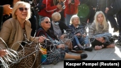 „Meg fognak halni” – Varsóban tüntettek a rendkívüli állapot ellen