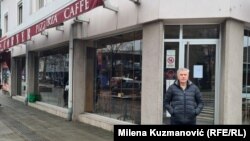 Đorđe Momić ispred svog zatvorenog restorana