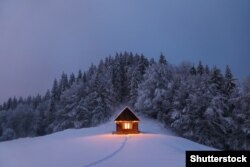 Dva muškarca osuđena su na po osam mjeseci robije jer su 2019. - dva puta u pola godine - podmetnuli požar u jednoj seoskoj kući (Ilustracija)