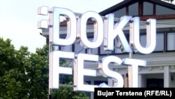 Logoja e festivalit "DokuFest". Prizren, 12 gusht 2021. 