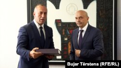 Kryetari i LDK-së, Isa Mustafa dhe ai i AAK-së, Ramush Haradinaj. Foto nga arkivi. 