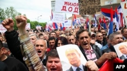 "Ima neka tajna veza" između Beograda i Banjaluke (s magistralnim odvojkom ka dalekom ledenom Kremlju, odakle je Banjaluci, što direktno što preko Beograda, i stigla nova trasa referendumskog glasovoda), i ona trajno destabilizuje i truje Balkan.