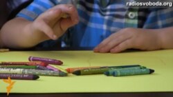 Війна та кров у дитячих альбомах з малювання