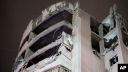 Jedna od oštećenih zgrada nakon izraelskog udara na južno predgrađe Bejruta, Liban, 1. aprila 2025.