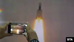 Изстрелването на ракетата-носител на лунния кораб „Чандраян 2” 