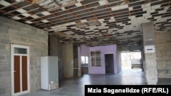 გამგეობის ყოფილი შენობის შესასვლელი