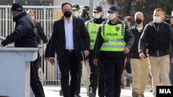 Сашо Мијалков со полициска придружба пред Кривичниот суд во Скопје, пред изрекувањето на пресудата за „Таргет-Тврдина“