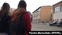 Shkollë në Kosovë, ilustrim