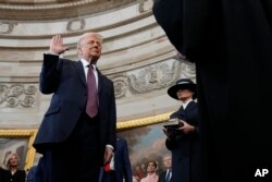 Donald Trump a devenit al doilea președinte american cu două mandate non-consecutive. Primul a fost Grover Cleveland, la sfârșitul sec. XIX.