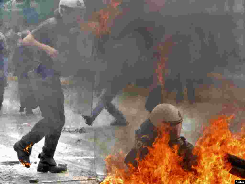 AFoto: REUTERS / John Kolesidis 