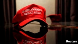 Ne treba prejudicirati poteze, odluke i događaje koji tek dolaze: Denis Hadžović, Centar za sigurnosne studije u Sarajevu (na slici: kapa sa motom predsjedničke kampanje Donalda Trumpa "Učiniti Ameriku ponovo velikom")