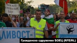 Георги Георгиев (в средата) по време на един от протестите срещу правителството на Бойко Борисов и главния прокурор Иван Гешев