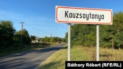 Az utca páros oldalán még van néhány ház, de nem annyi, mint amennyi a hivatalos papírokon.