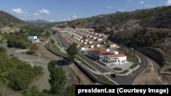 Нядаўна пабудаванае сяло ў Лачынскім раёне Азэрбайджану, травень 2025 году