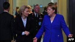 Германският канцлер Ангела Меркел и бившият ѝ военен министър и настояща председателка на ЕК Урсула фон дер Лайен ще трябва да се справят със сериозни въпроси по време на ротационното председателство, което от 1 юли беше поето от Германия.