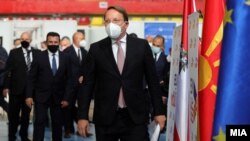 еврокомесарот за проширување и соседска политика, Оливер Вархеји, Скопје