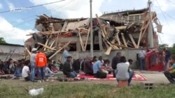 Molitva pred srušenom džamijom