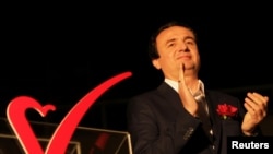 Albin Kurti, lider izbornog pobednika pokreta Samoopredeljenje, kandidat za budućeg premijera Kosova, još nije postigao dogovor o novoj kosovskoj vladi na osnovu rezultata izbora od 6. oktobra 2019.