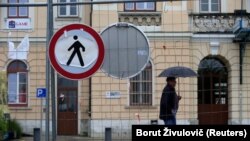 Се повеќе земји повторно воведуваат ограничувања на патувањата