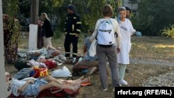 Част от хората, настанени в дома, са изнесени от ударената сграда.