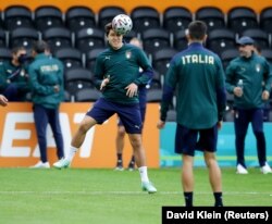 Az olasz csapat edz a londoni Hive stadionban, 2021. július 7-én