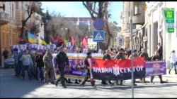 «Правий сектор» провів акцію «Чистий четвер», кинувши чиновника у смітник (відео)