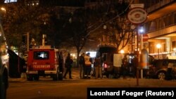 Policia në vendin e sulmit "terrorist" në Vjenë. 