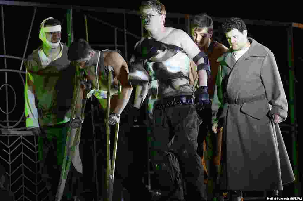 Performans "Stoljeće mira nakon stoljeća ratova" na Latinskoj ćupriji