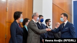 Ministar finansija Srbije Siniša Mali sa ambasadorom Francuske na potpisivanju Memoranduma o projektu "Beogradski metro"