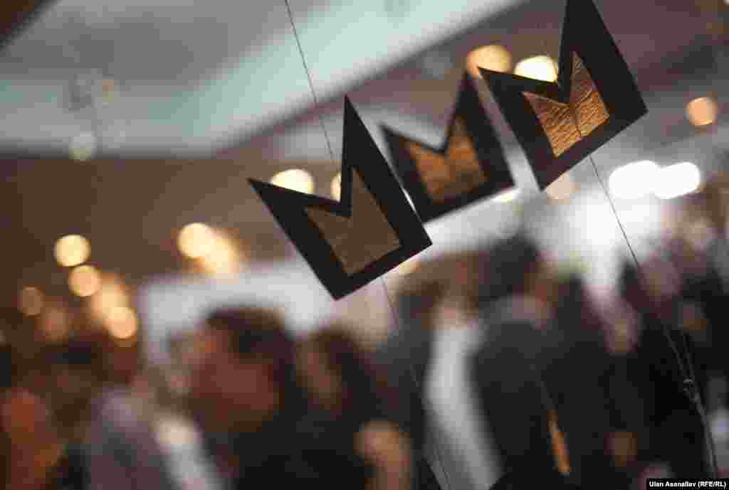 &laquo;Ночь в музее&raquo; включала специальную программу, интерактивные экскурсии со звездами, арт-классы от известных художников, скульпторов, более 20 видов мастер-классов, &laquo;Ночь Битиг&raquo;, &laquo;Квесты в музее&raquo;, шоу-программу с участием звезд, выступления манасчи, инсталляции, национальные игры и конкурсы, призы от спонсоров и многое другое.