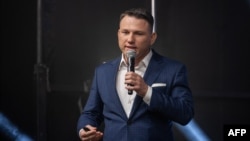 Liderul Partidul Confederației, de extremă dreapta, Slawomir Mentzen, ar putea accepta o coaliție cu Kaczynski în schimbul unei poziții înalte în guvern.