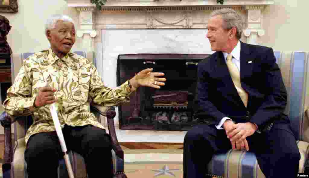 Amerićki predsjednik George W. Bush i Nelson Mandela, Bijela kuća, Washington, 17. maj 2005. 